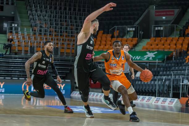 严重违背了 严重违背了